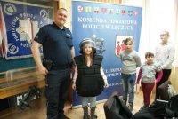 wizyta dzieci w komendzie policji w Łęczycy.