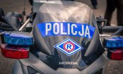 motocykl z napisem policja.