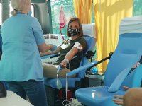 krwiodawcy biorący udział w zbiórce przed KPP w Łęczycy.