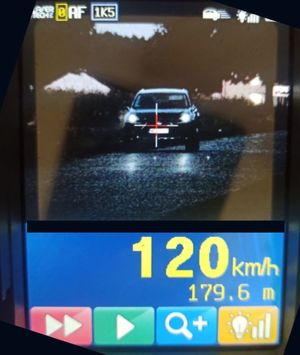 Pomiar prędkości na mierniku laserowym.