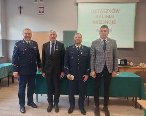 Komendant Powiatowy, Prezes stowarzyszenia i odznaczeni medalami.