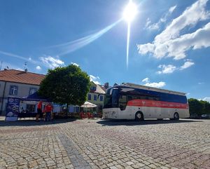 Ambulans na placu Kościuszki w Łęczycy.