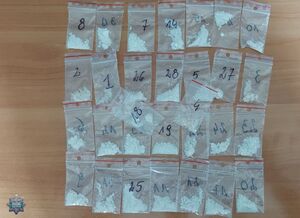 Dilerki z narkotykami.