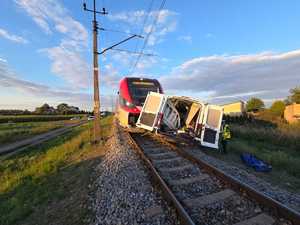 Zderzenie busa z pociągiem