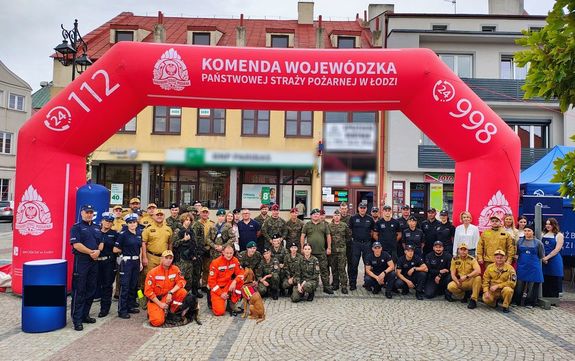 Służby mundurowe podczas wydarzenia na placu Tadeusza Kościuszki.