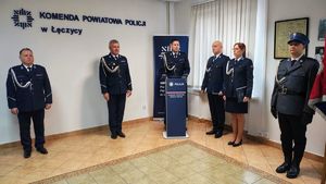 Policjanci podczas uroczystości w sali odpraw.
