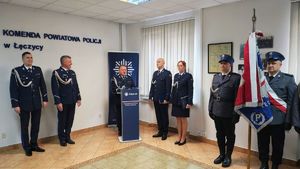 Policjanci podczas uroczystości w sali odpraw.