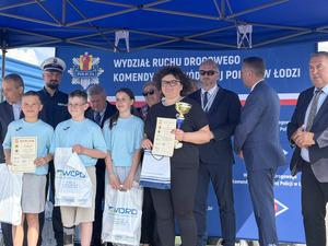 Zwycięscy konkursu, wręczający nagrody.