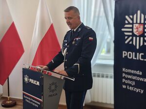 Policjanci w sali Ratusza Miejskiego obchodzą Święto Policji.