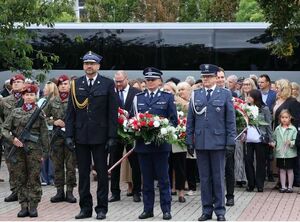 Delegacje służb mundurowych podczas wydarzenia.