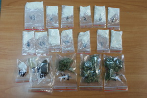 dilerki z narkotykami.