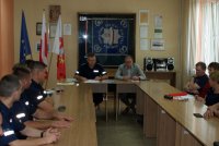 Policjanci na spotkaniu z kuratorami.